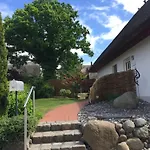 Holiday home Reetdach-ferienhaus Strandlaeufer